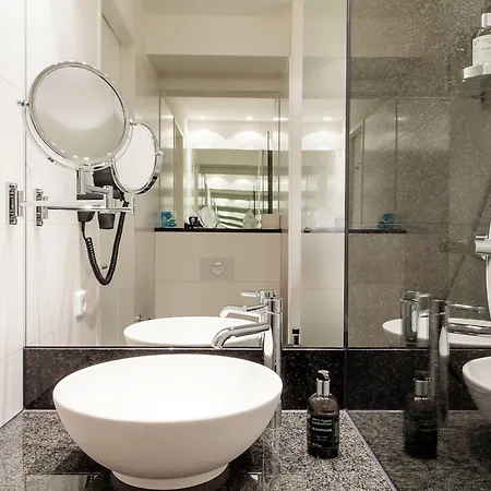 Hotel One Berlin-hackescher Markt 3*