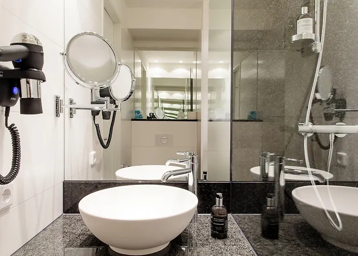 Hotel One Berlin-hackescher Markt 3*