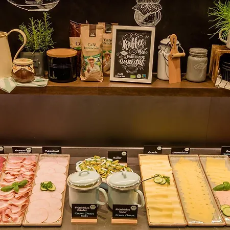 柏林哈克市场一号汽车旅馆 酒店
